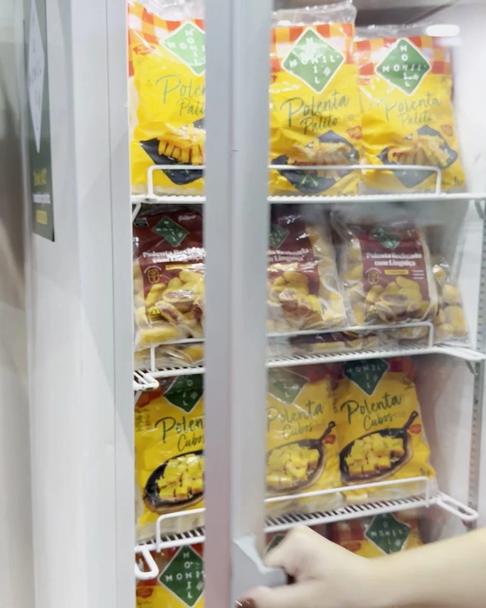 Freezer expositor com a linha completa embalada